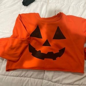 Cropped pumpkin crewneck